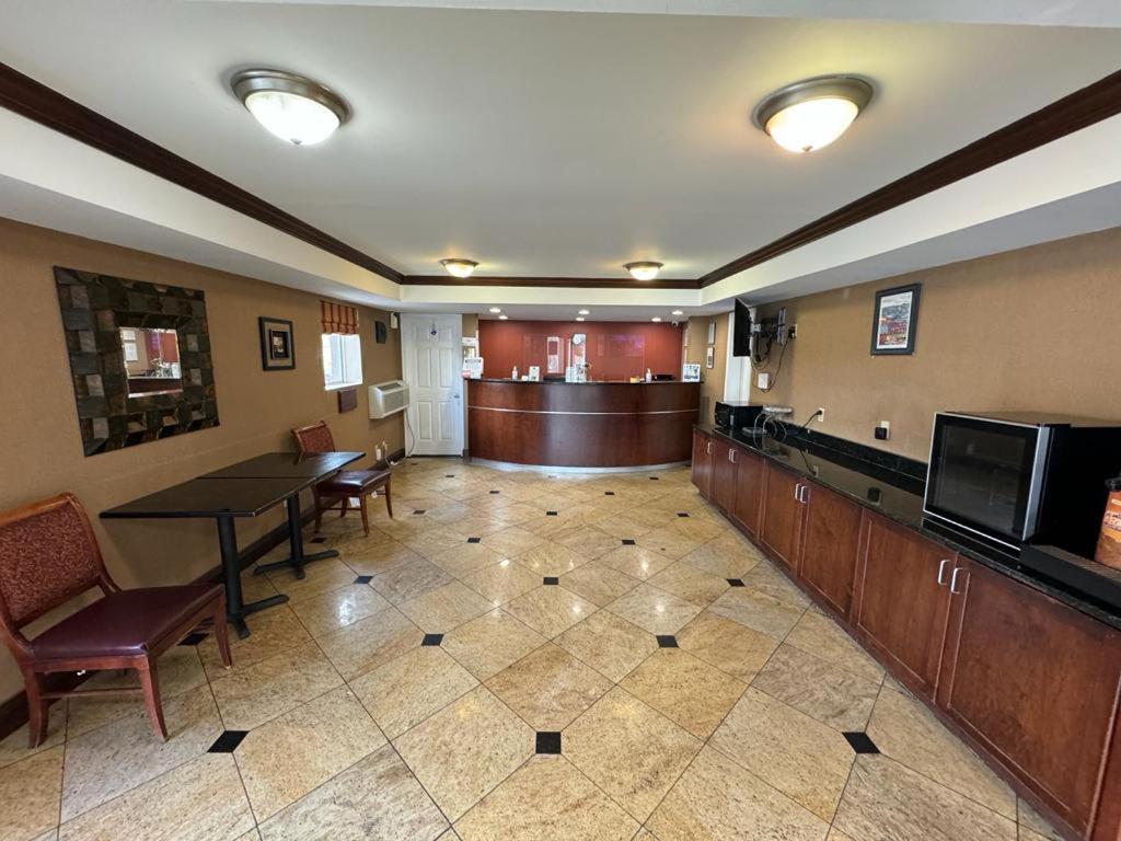 Heritage Inn Милледжвилл Экстерьер фото